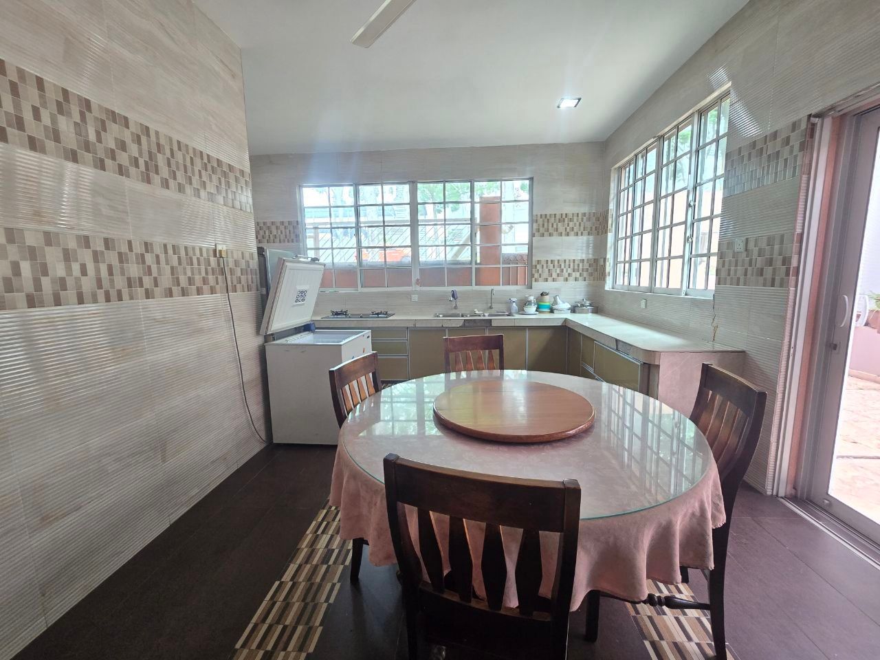 Excellent Condition, Spacious Semi-D at Seksyen 7, Shah Alam - Image 10