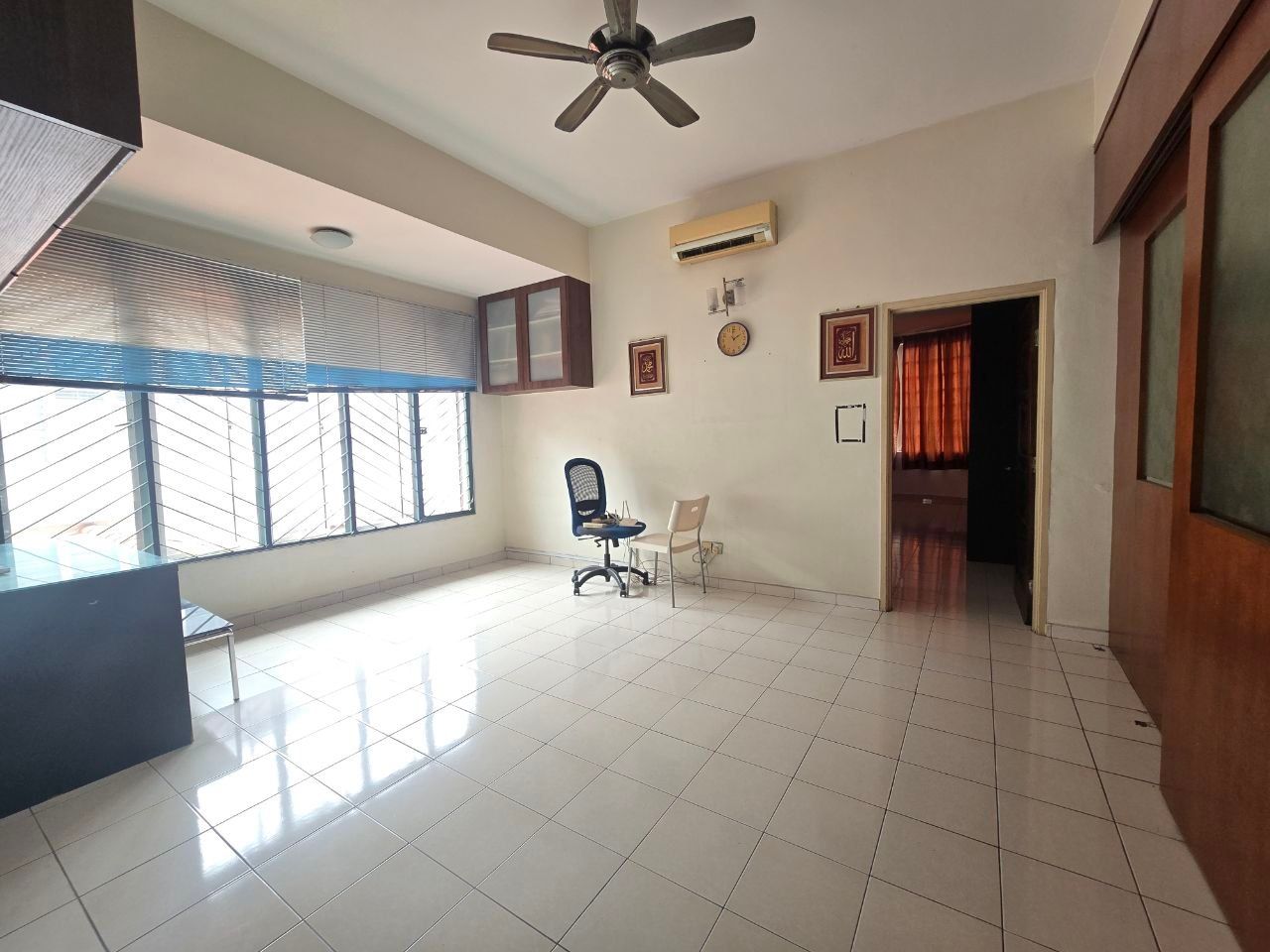 Excellent Condition, Spacious Semi-D at Seksyen 7, Shah Alam - Image 7