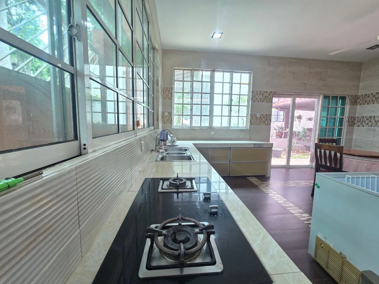 Excellent Condition, Spacious Semi-D at Seksyen 7, Shah Alam - Image 9