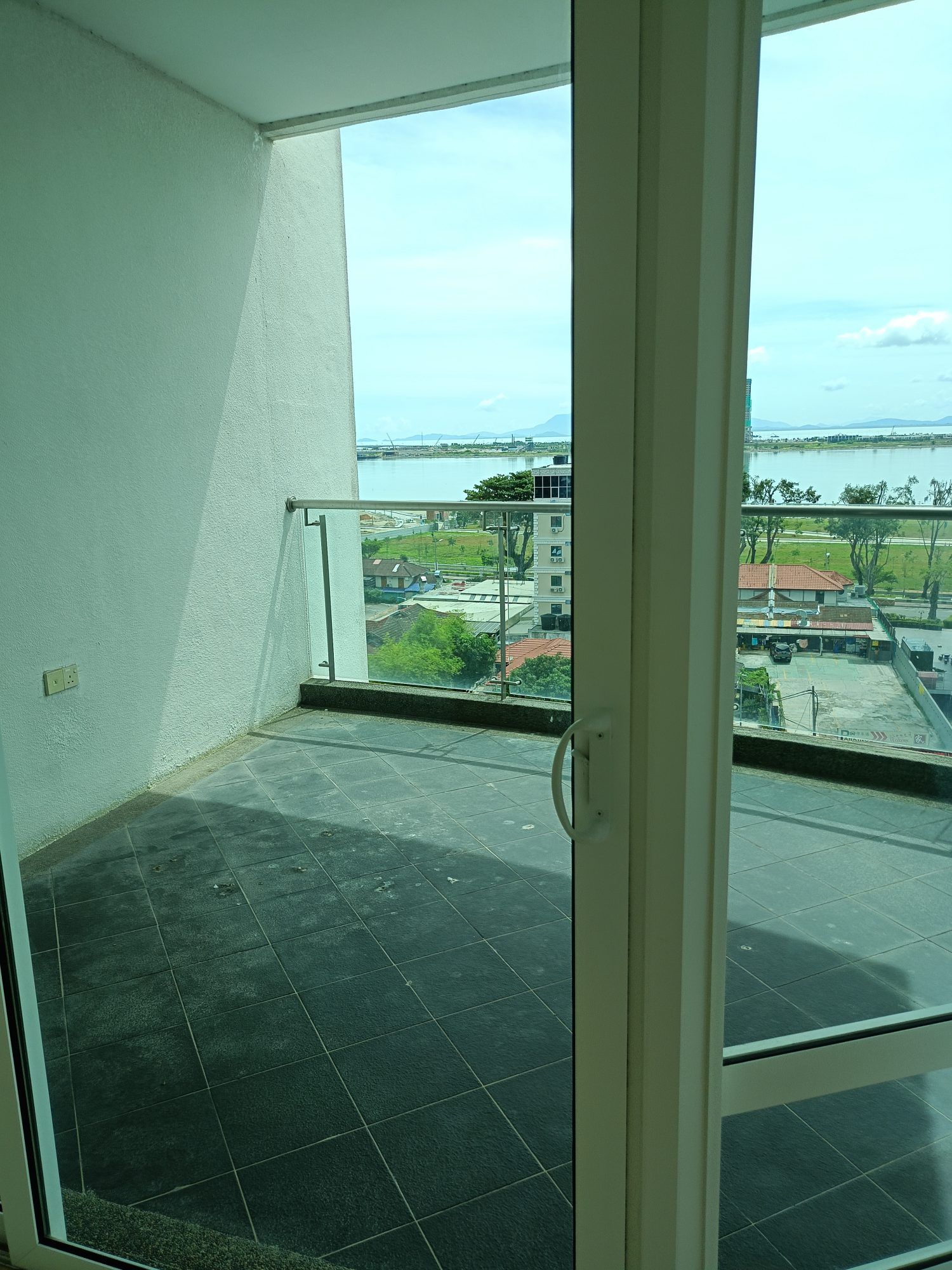H Residence Luxury Condo with 2 carparks 5000sf morning sun balcony - Image 3