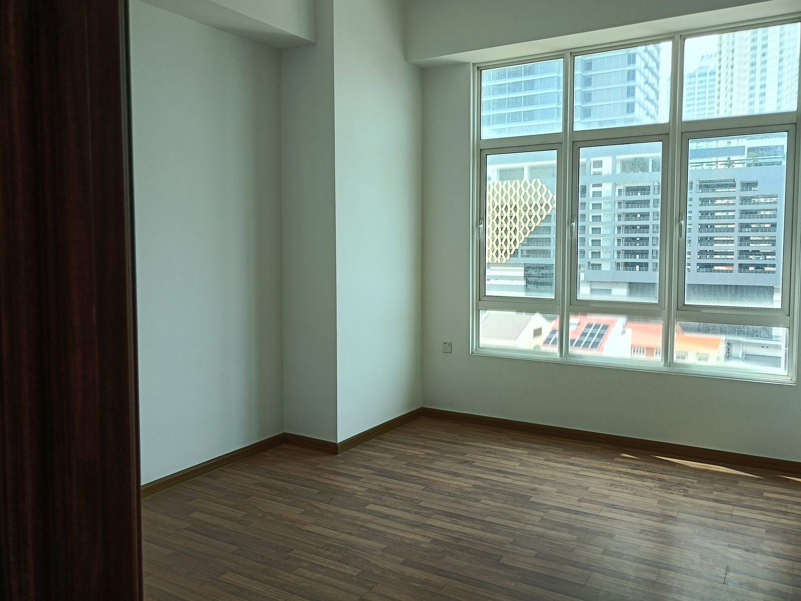 H Residence Luxury Condo with 2 carparks 5000sf morning sun balcony - Image 11