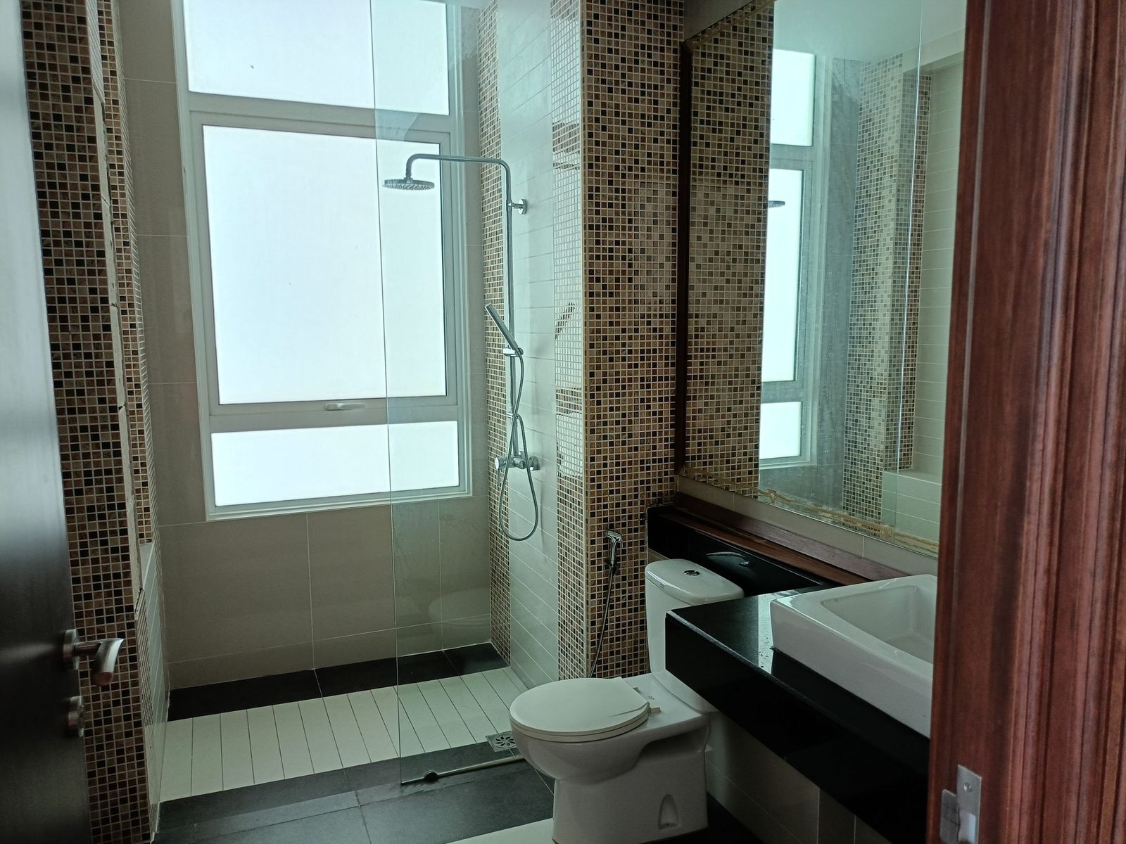 H Residence Luxury Condo with 2 carparks 5000sf morning sun balcony - Image 7