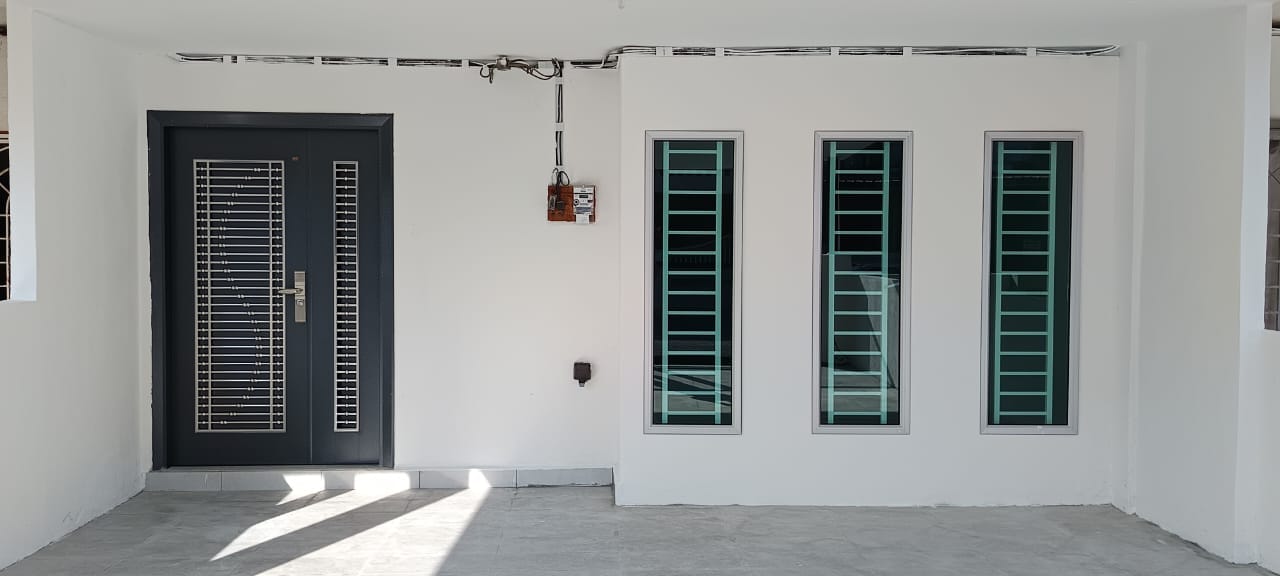 Car porch - 2-storey Terrace House, Newly Renovated - Image 2