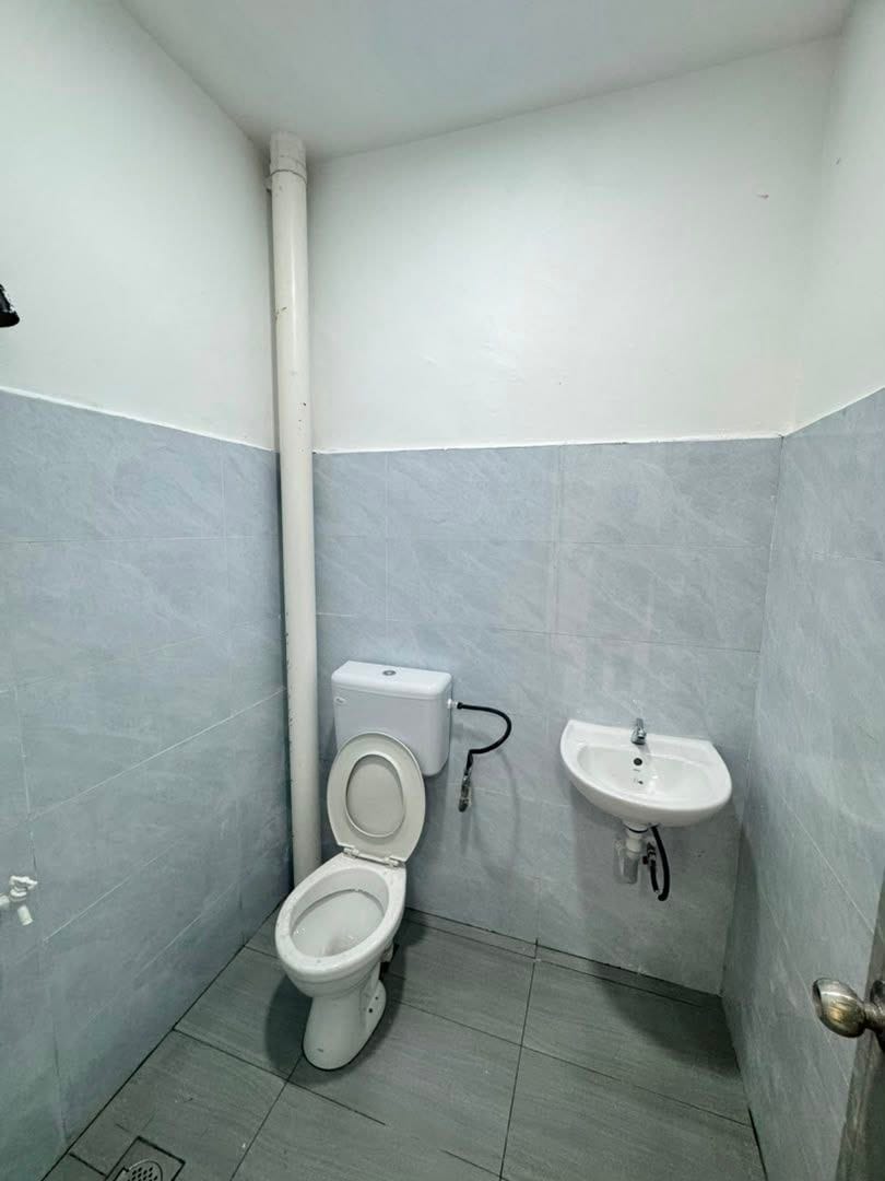Bathroom - Fully Renovated Single Storey Terrace @ Bandar Putra Merbuk Kulai | Freehold | Non-Bumi | RM478K - Image 9