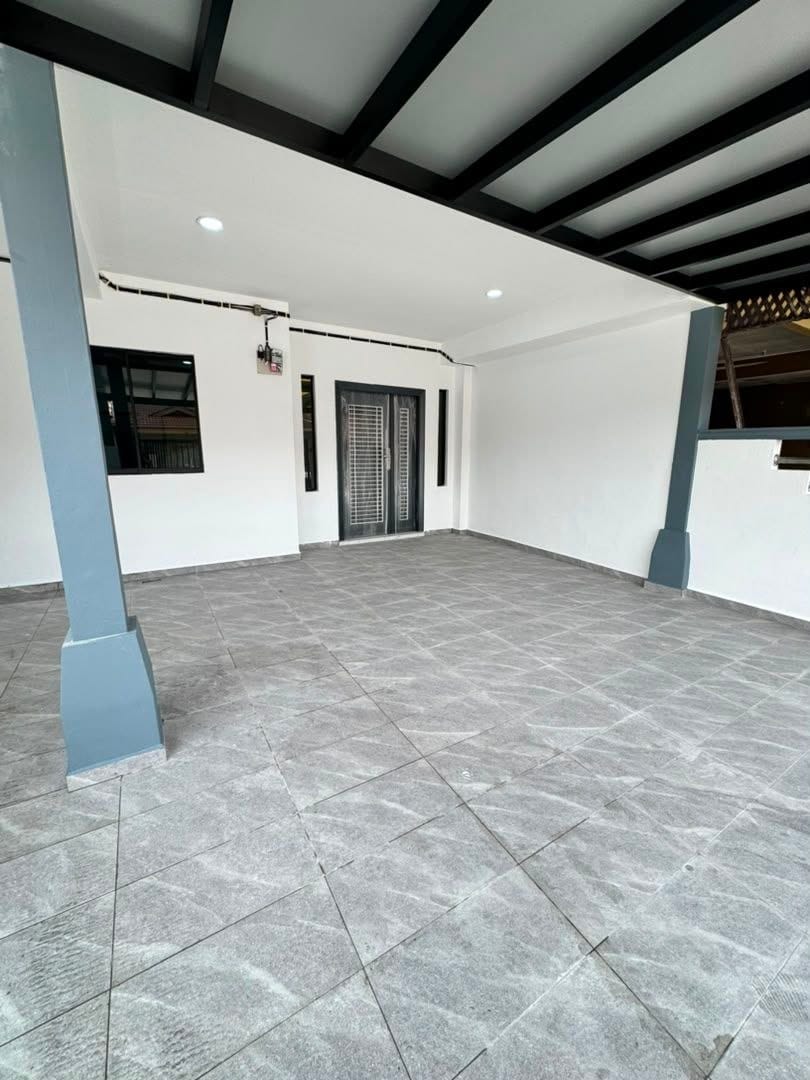 Fully Renovated Single Storey Terrace @ Bandar Putra Merbuk Kulai | Freehold | Non-Bumi | RM478K - Image 1