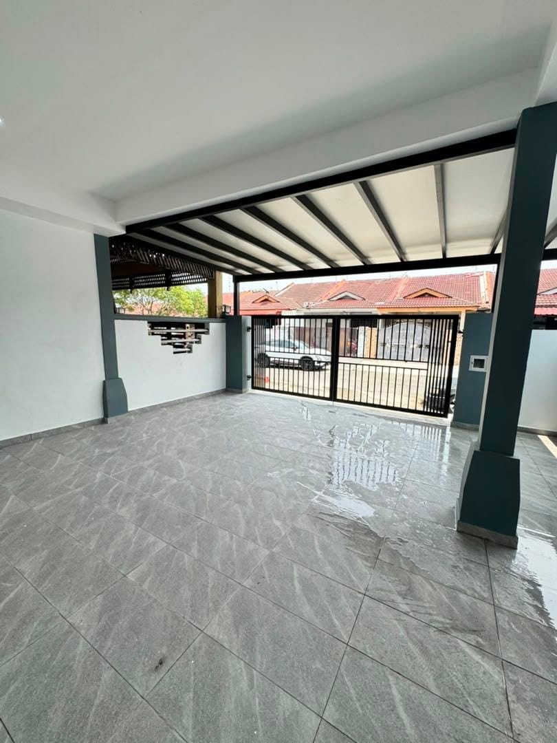 Car porch - Fully Renovated Single Storey Terrace @ Bandar Putra Merbuk Kulai | Freehold | Non-Bumi | RM478K - Image 15