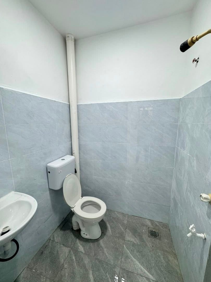 Bathroom - Fully Renovated Single Storey Terrace @ Bandar Putra Merbuk Kulai | Freehold | Non-Bumi | RM478K - Image 3