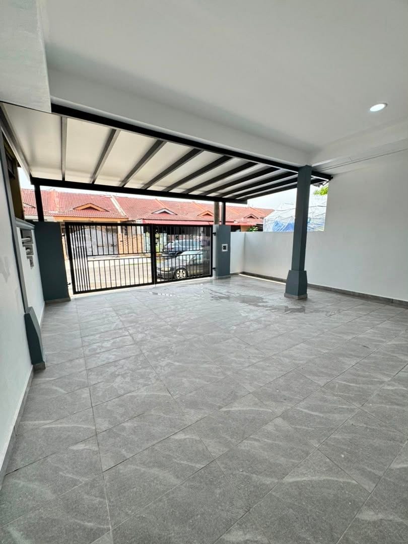 Car porch - Fully Renovated Single Storey Terrace @ Bandar Putra Merbuk Kulai | Freehold | Non-Bumi | RM478K - Image 14