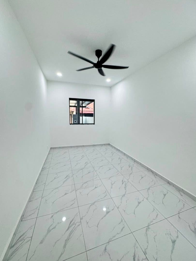 Fully Renovated Single Storey Terrace @ Bandar Putra Merbuk Kulai | Freehold | Non-Bumi | RM478K - Image 11