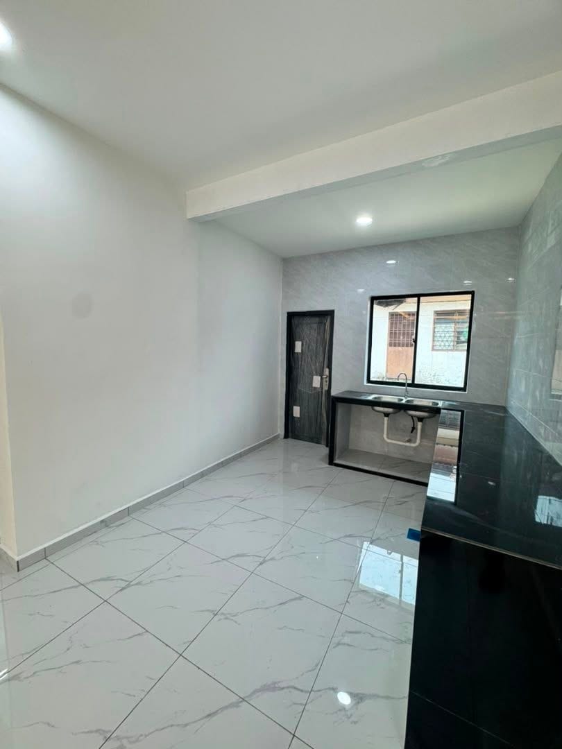 Fully Renovated Single Storey Terrace @ Bandar Putra Merbuk Kulai | Freehold | Non-Bumi | RM478K - Image 2