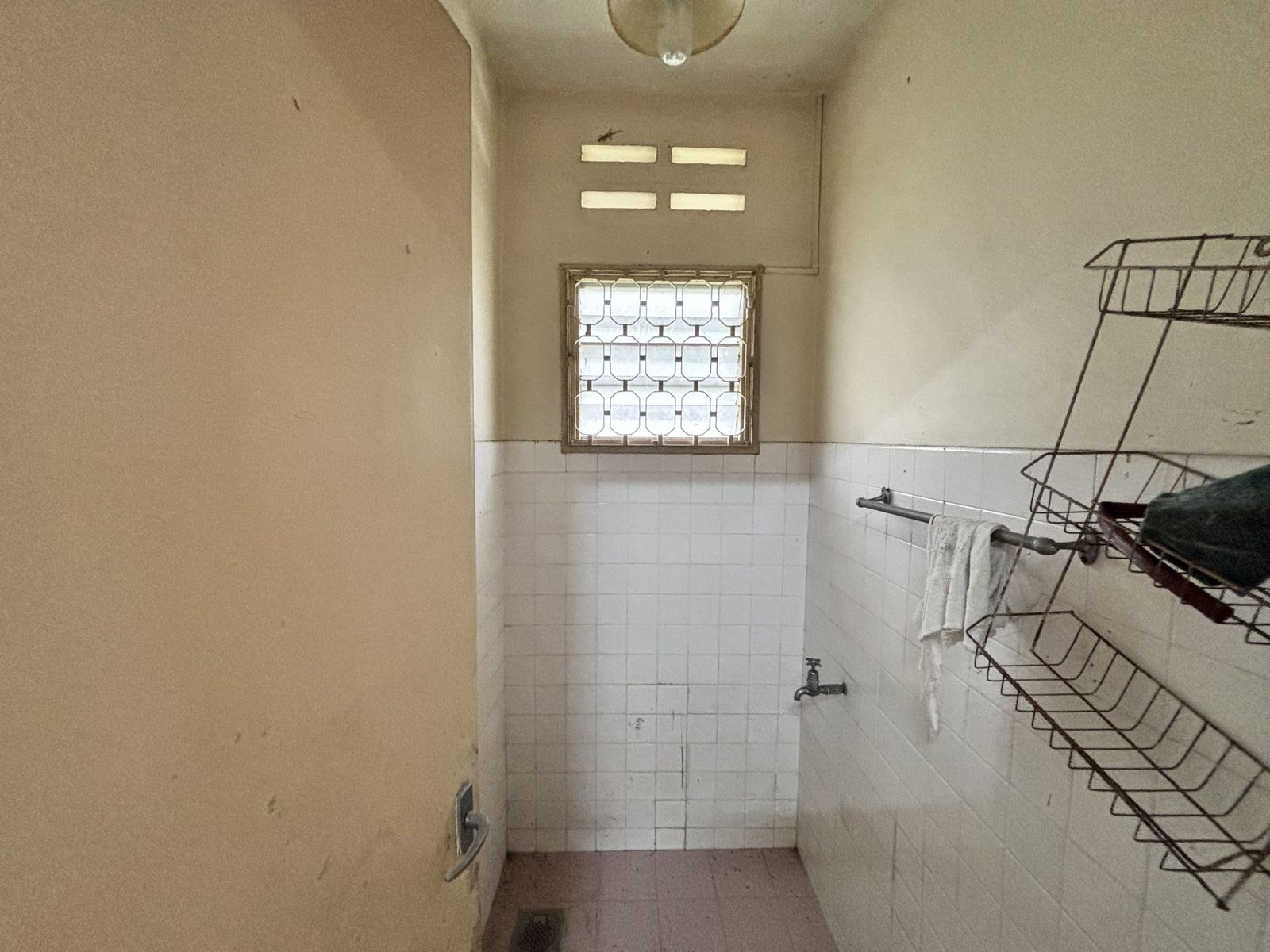 Bungalow @ Jalan Gurney Kiri – Opposite International School! - Image 9