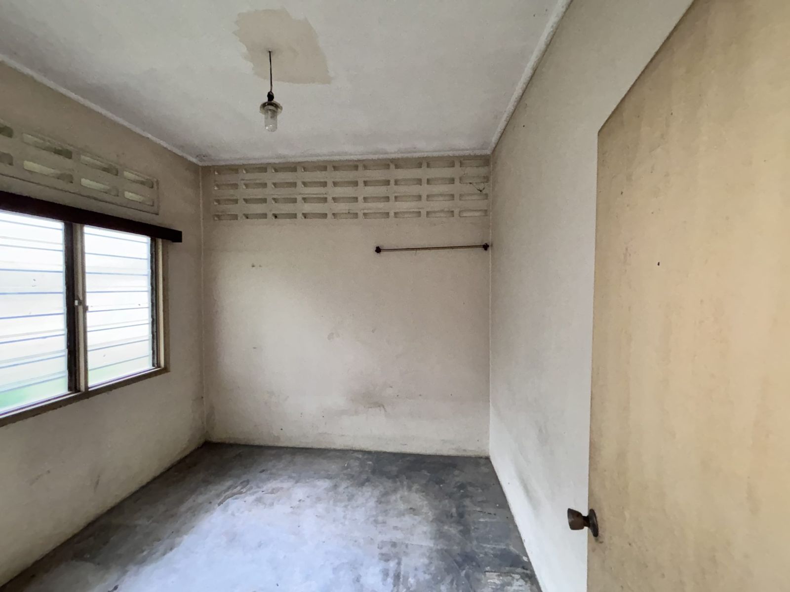 Bungalow @ Jalan Gurney Kiri – Opposite International School! - Image 10