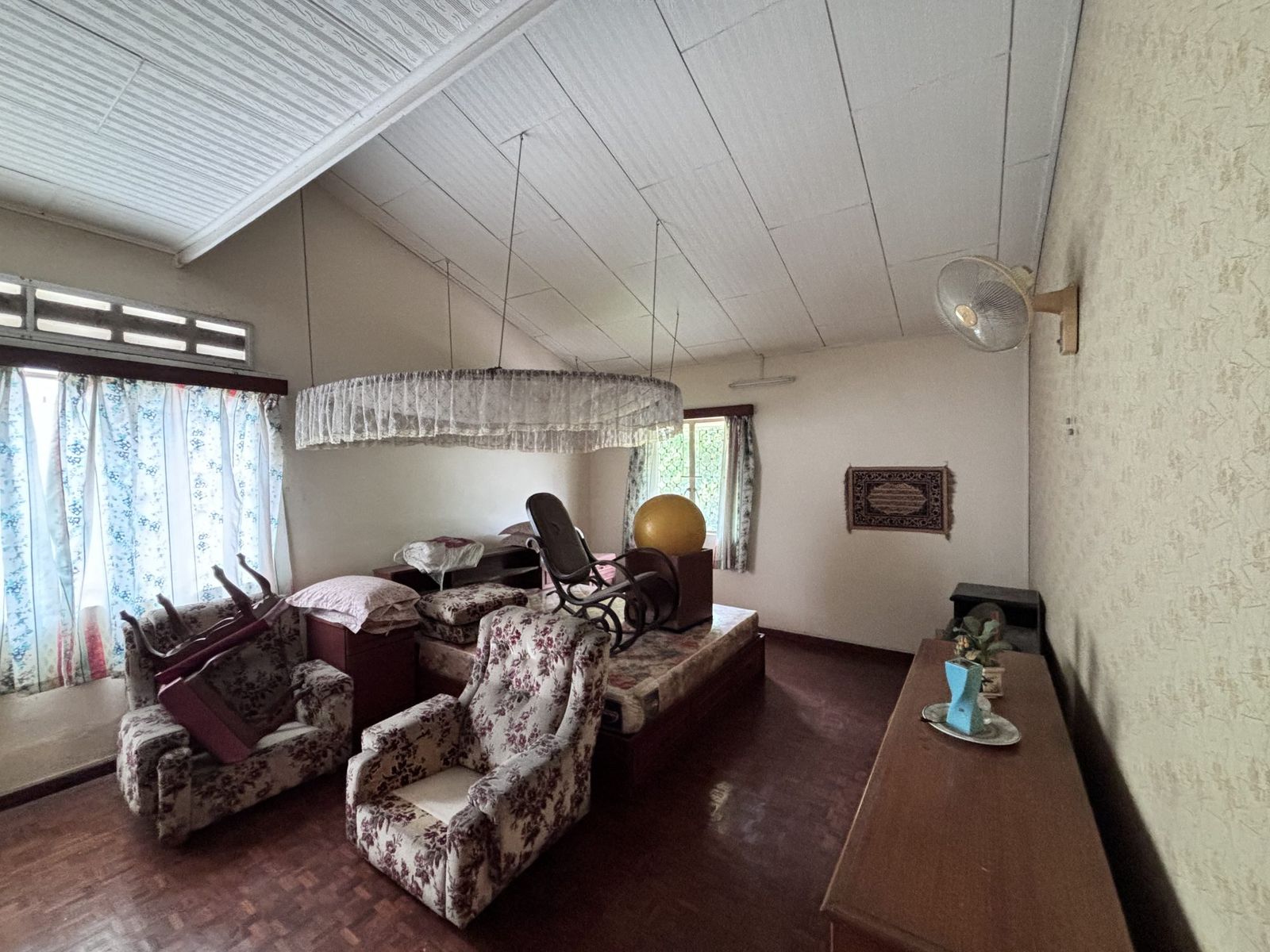 Bungalow @ Jalan Gurney Kiri – Opposite International School! - Image 15