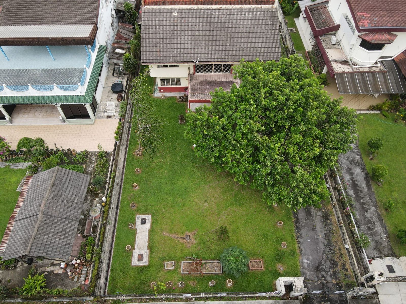 Bungalow @ Jalan Gurney Kiri – Opposite International School! - Image 2
