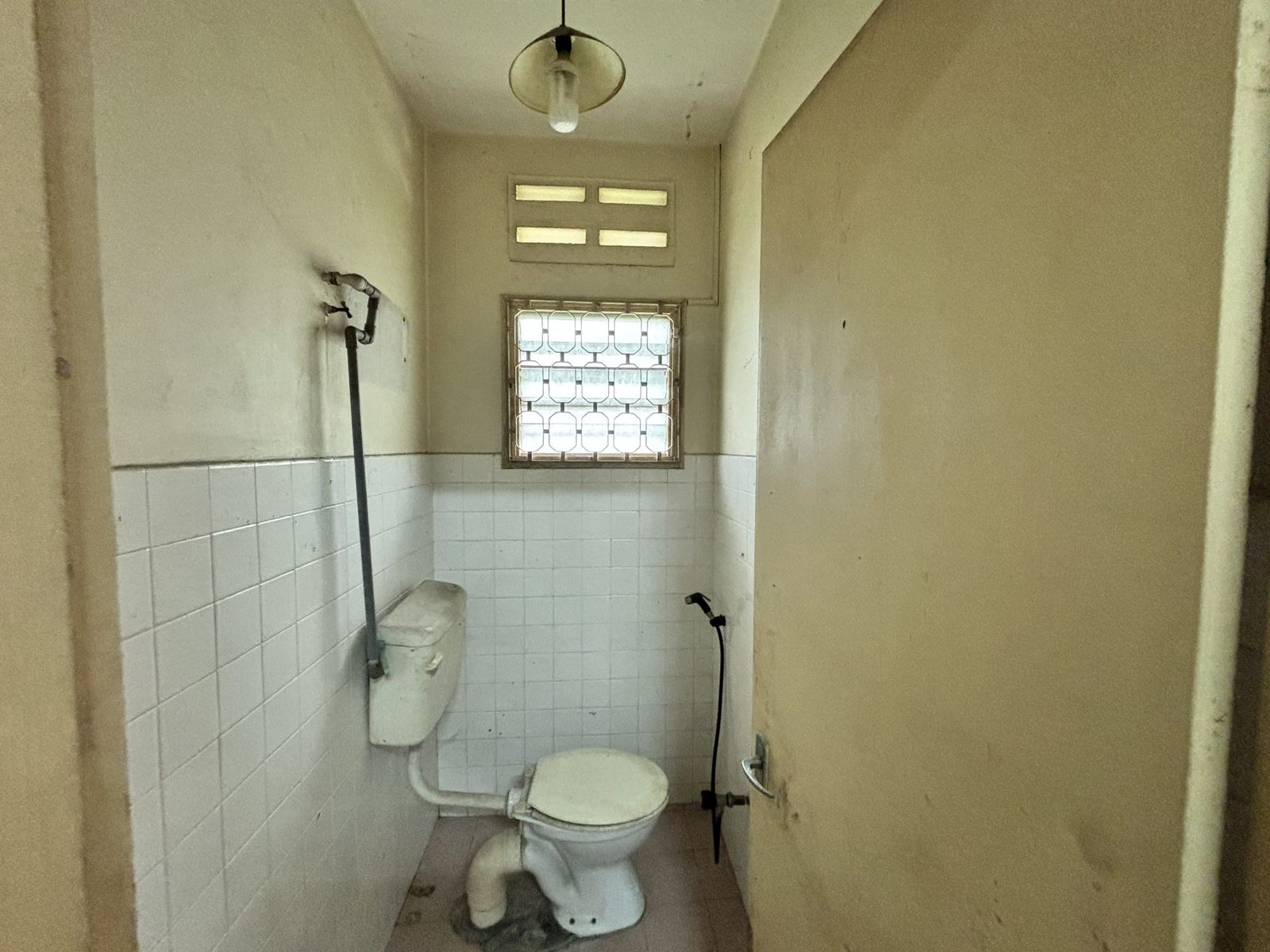 Bungalow @ Jalan Gurney Kiri – Opposite International School! - Image 11