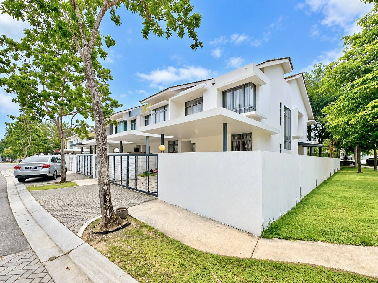 END LOT Double Storey Superlink Terrace House Summerglades, Perdana Lakeview West Cyberjaya  - Image 3