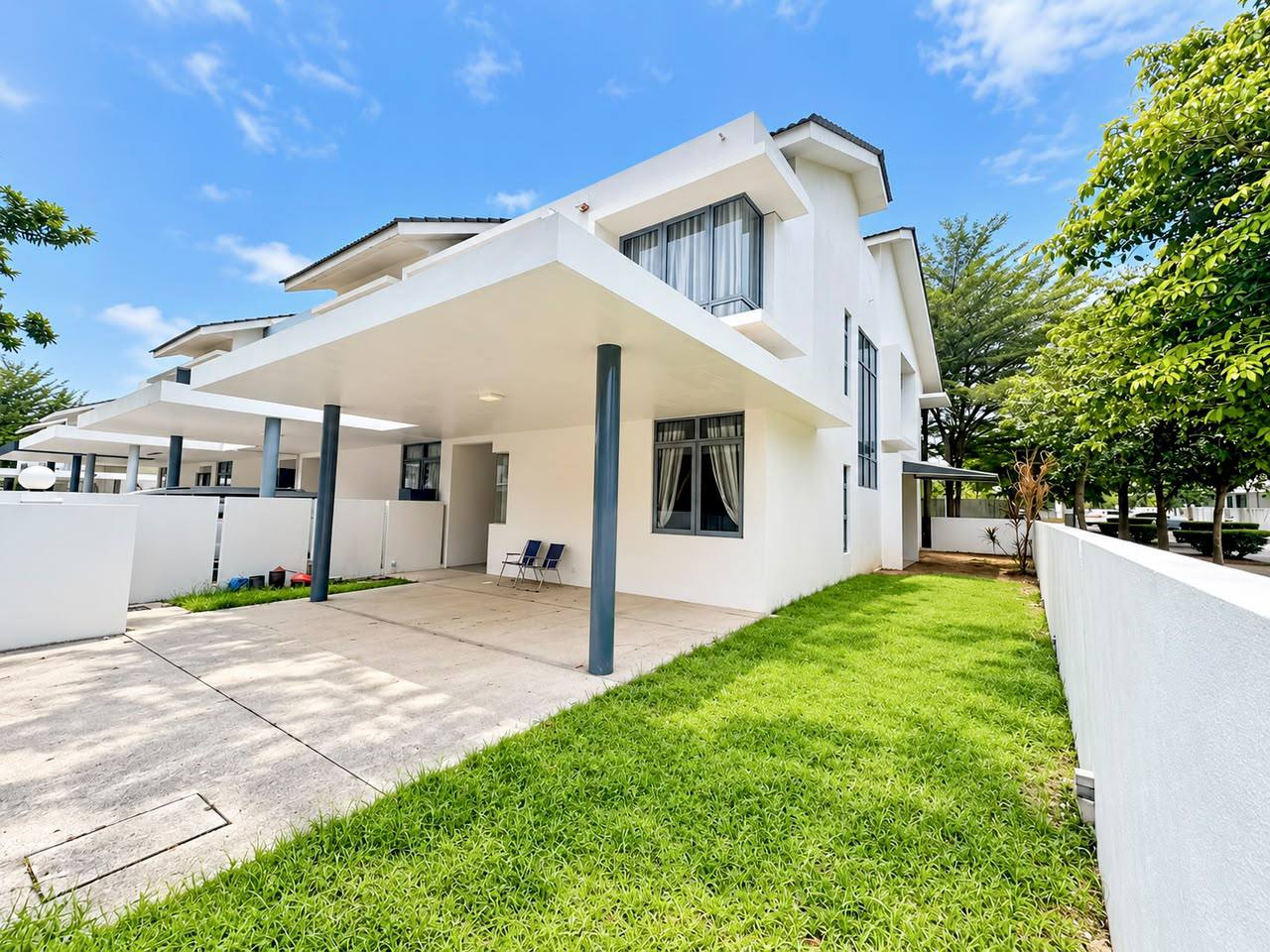 END LOT Double Storey Superlink Terrace House Summerglades, Perdana Lakeview West Cyberjaya  - Image 2
