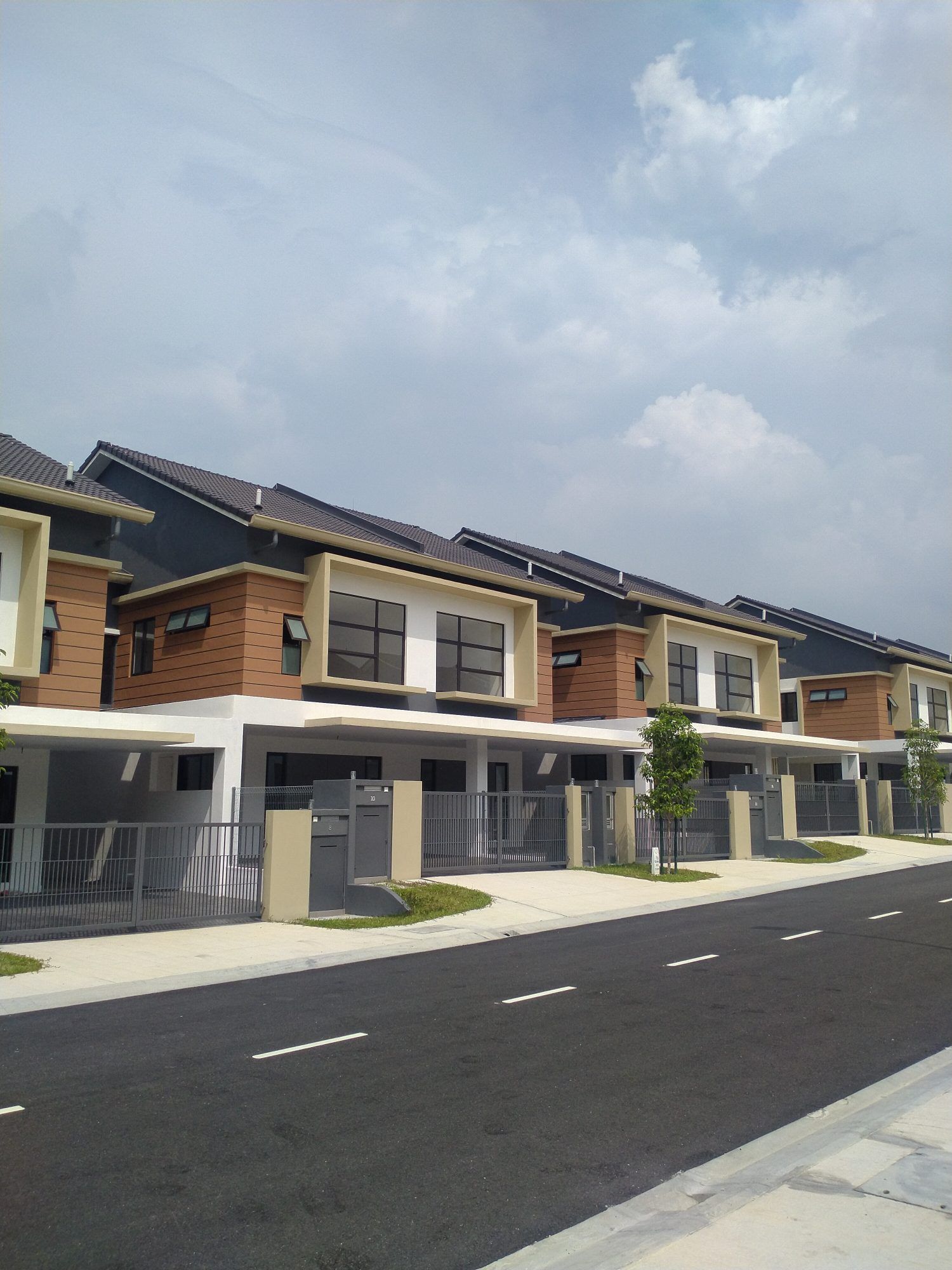 Superlink Double Storey yang LUAS & MODEN - Image 2