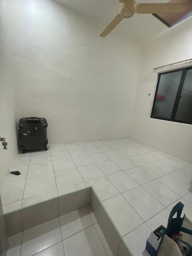 Fully Renovated Terrace House | Walk to bus stop. - Image 2