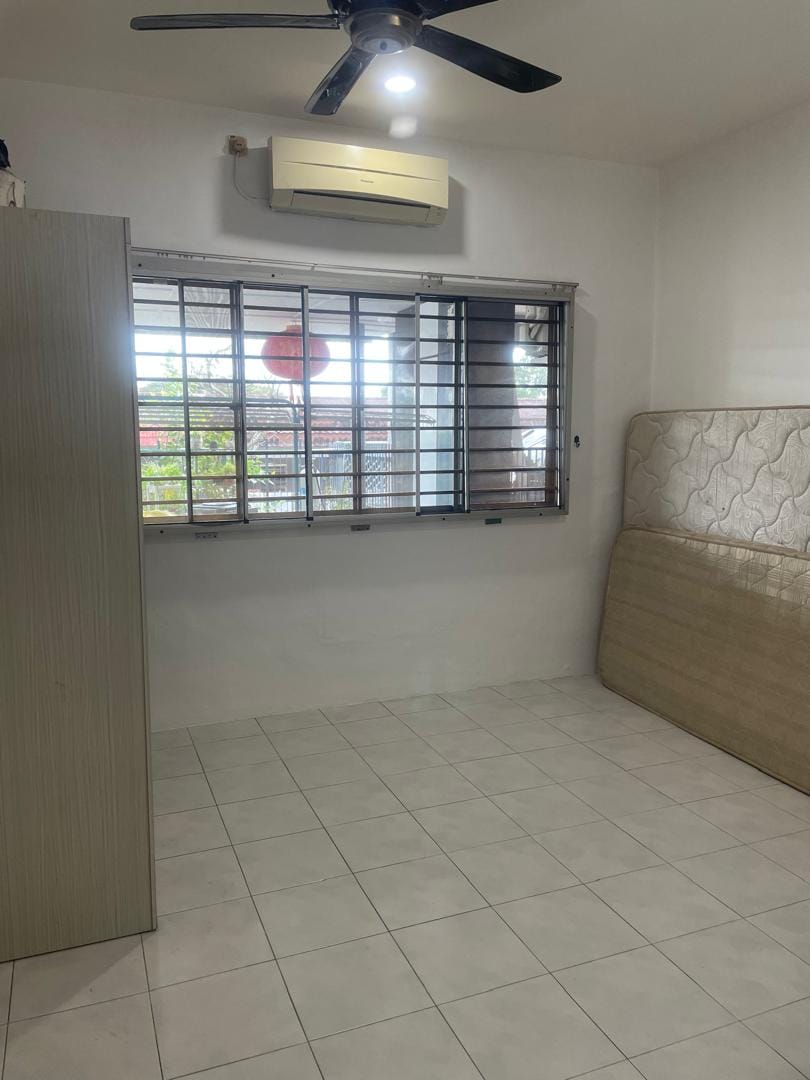 Fully Renovated Terrace House | Walk to bus stop. - Image 8