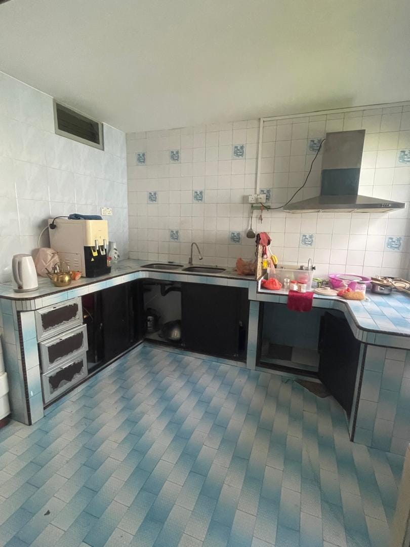 Fully Renovated Terrace House | Walk to bus stop. - Image 4
