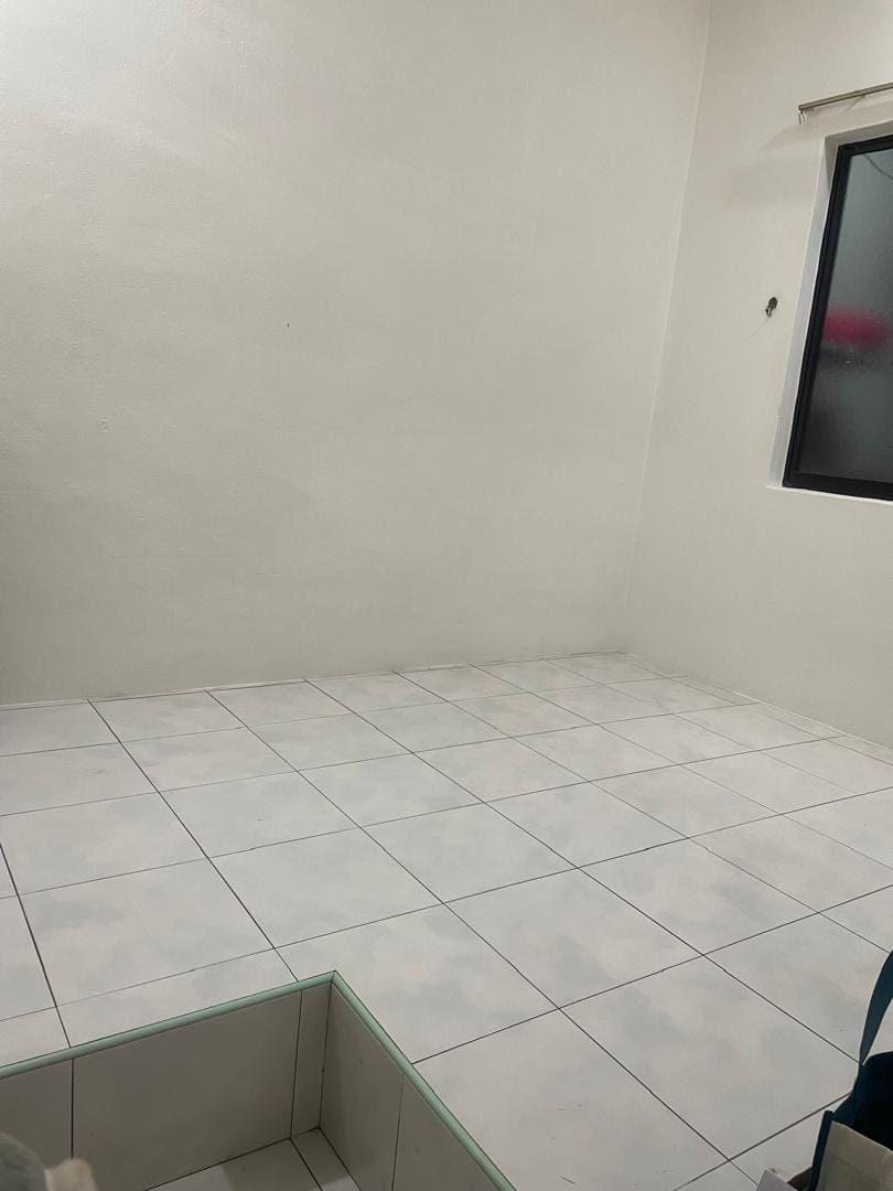 Fully Renovated Terrace House | Walk to bus stop. - Image 1