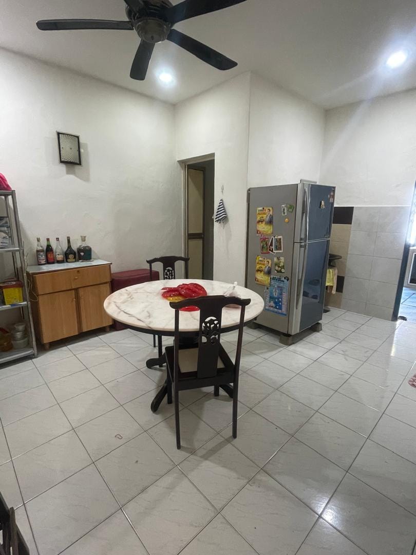 Fully Renovated Terrace House | Walk to bus stop. - Image 3