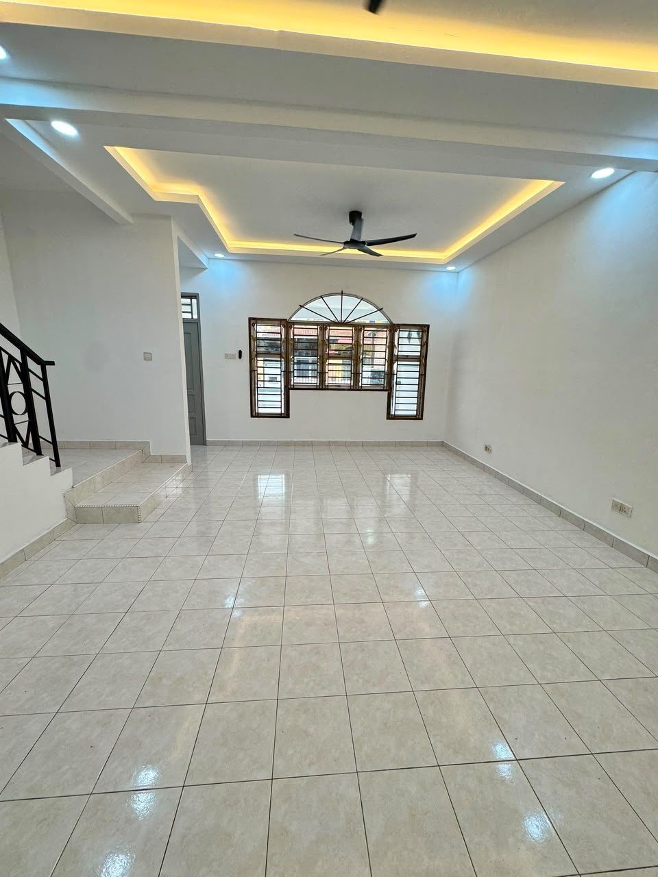Living room - NEW FULLY RENOVATED | Double Storey Terrace @ Bandar Putra Kulai | 4BR 3BA | RM538K - Image 18