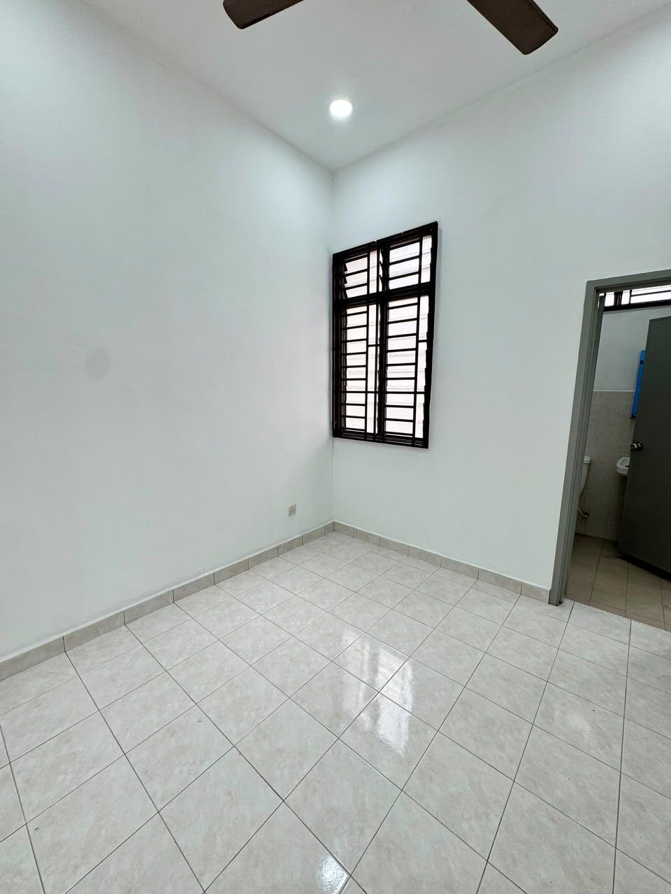 NEW FULLY RENOVATED | Double Storey Terrace @ Bandar Putra Kulai | 4BR 3BA | RM538K - Image 9