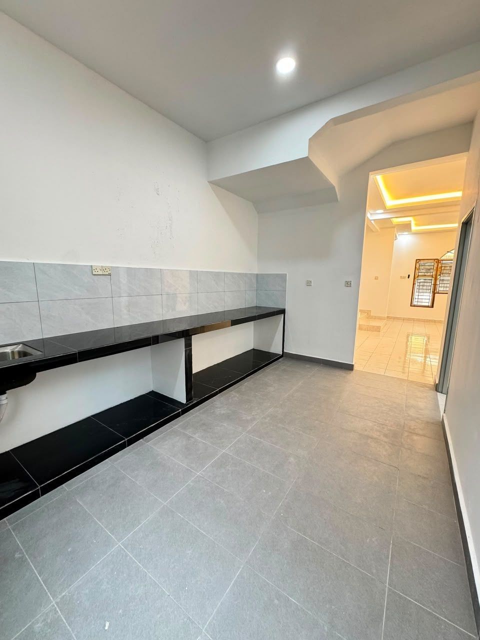 NEW FULLY RENOVATED | Double Storey Terrace @ Bandar Putra Kulai | 4BR 3BA | RM538K - Image 2