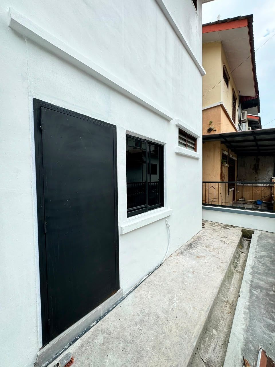 Exterior - NEW FULLY RENOVATED | Double Storey Terrace @ Bandar Putra Kulai | 4BR 3BA | RM538K - Image 4