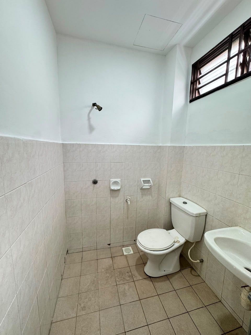 Bathroom - NEW FULLY RENOVATED | Double Storey Terrace @ Bandar Putra Kulai | 4BR 3BA | RM538K - Image 17