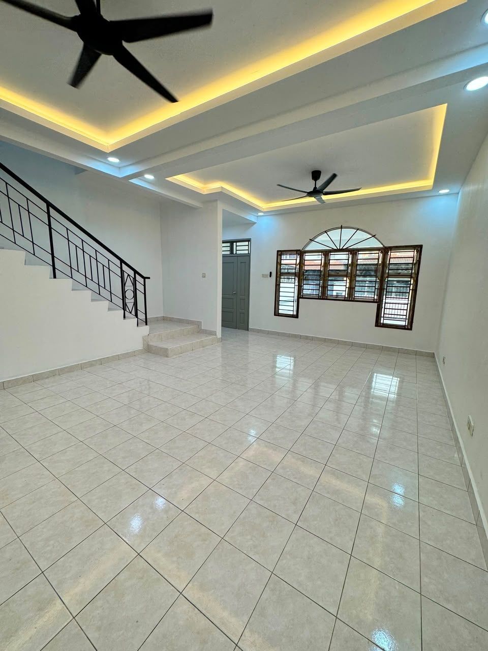 Living room - NEW FULLY RENOVATED | Double Storey Terrace @ Bandar Putra Kulai | 4BR 3BA | RM538K - Image 20