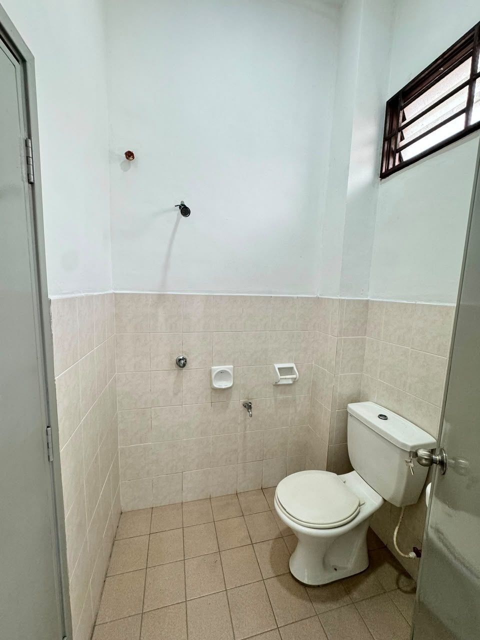Bathroom - NEW FULLY RENOVATED | Double Storey Terrace @ Bandar Putra Kulai | 4BR 3BA | RM538K - Image 13