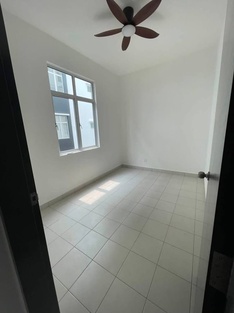 TOWNHOUSE GROUND FLOOR BANDAR PUTERA 2 | 3 ROOM | RM1,350 | NEAR KOTA KEMUNING - Image 2