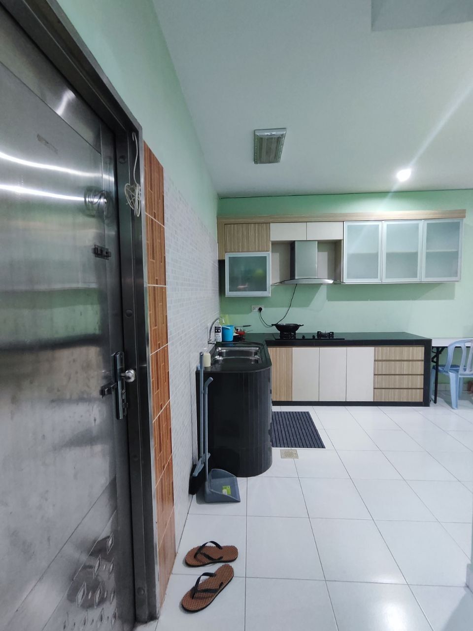 Kitchen - Taman Lagenda Putra Kulai House for Rent | Fully Furnished | RM2,600 - Image 11