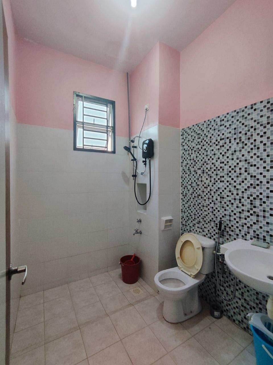 Bathroom - Taman Lagenda Putra Kulai House for Rent | Fully Furnished | RM2,600 - Image 28