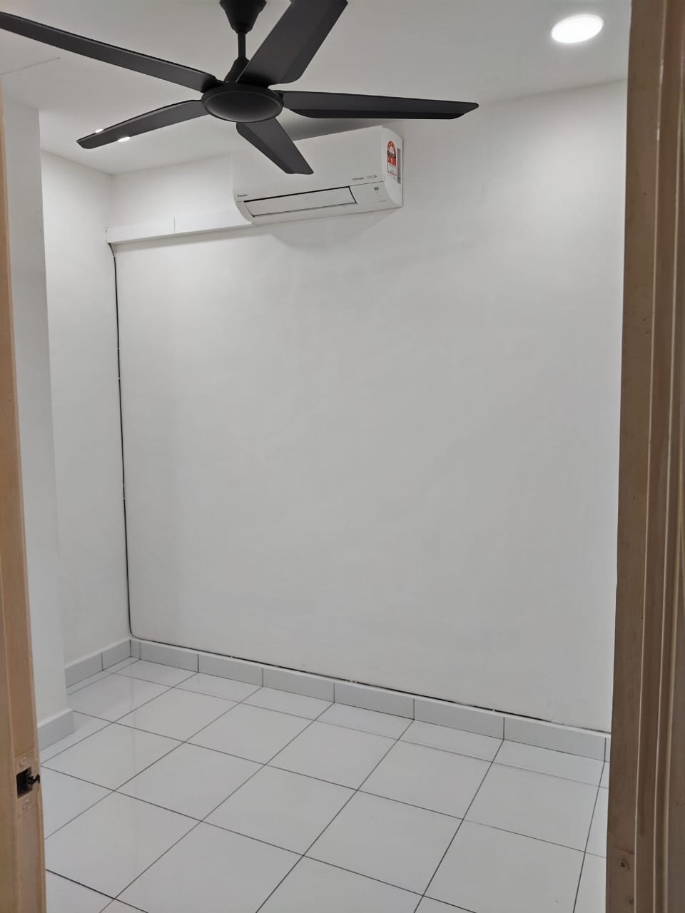 Cozy and Cheap Rental-Double Storey House@Laman Indah, Kangkar Pulai-RM1,650 - Image 7