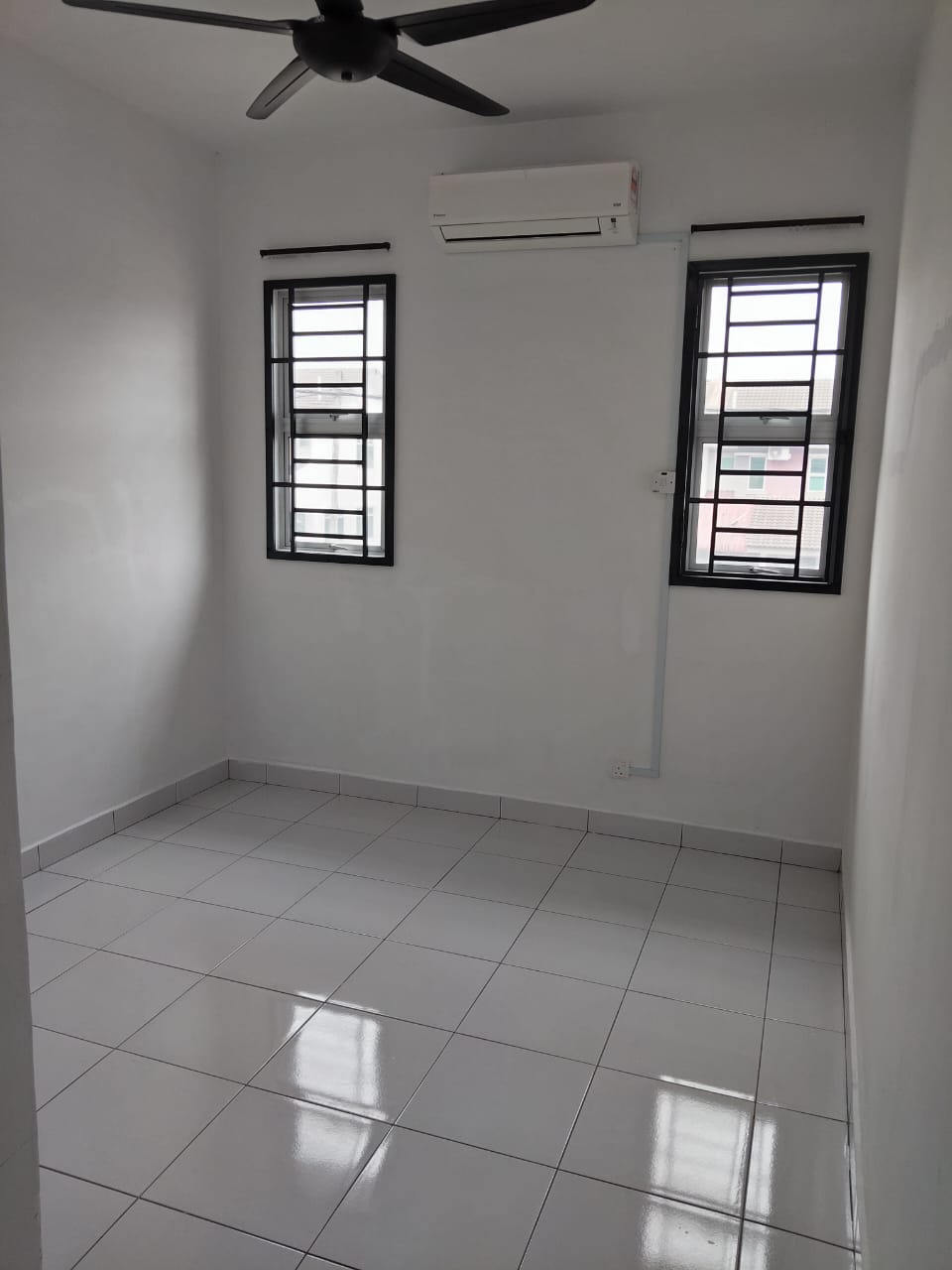 Cozy and Cheap Rental-Double Storey House@Laman Indah, Kangkar Pulai-RM1,650 - Image 9