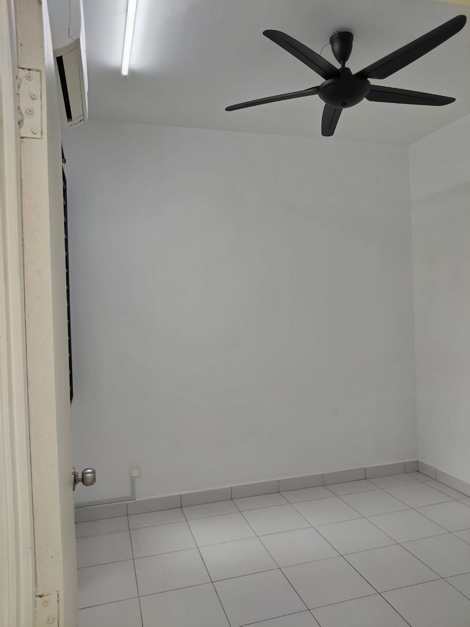 Cozy and Cheap Rental-Double Storey House@Laman Indah, Kangkar Pulai-RM1,650 - Image 13