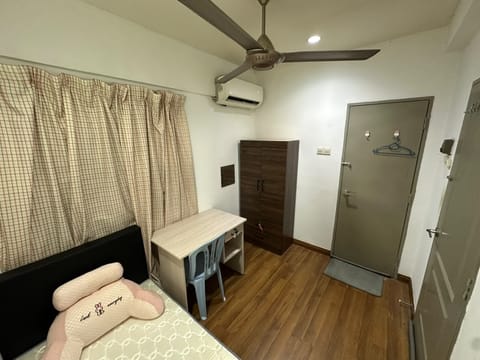 ROOM FOR RENT SERI PUTERI CONDO , CHERAS WALKING DISTANCE TO LRT STATION