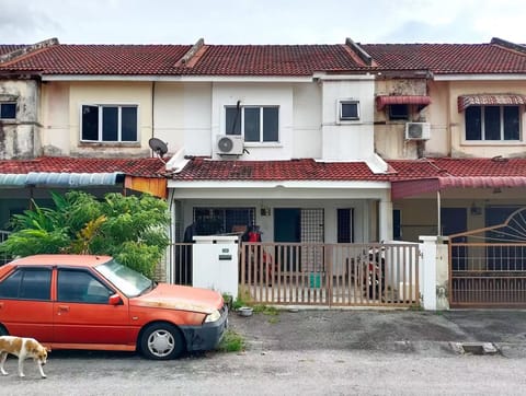 Double Storey Terrace in Halaman Pengkalan Sentosa Lahat