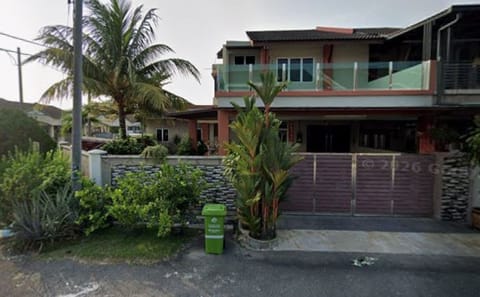 🔥 FOR SALE | Fully Renovated & Extended Corner Lot Unit in Kuantan!