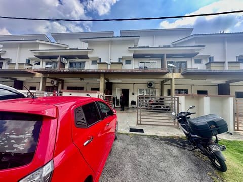 🔥NICE UNIT🔥Renovated, Double Storey Terrace, Taman Indah KLIA, Sepang.