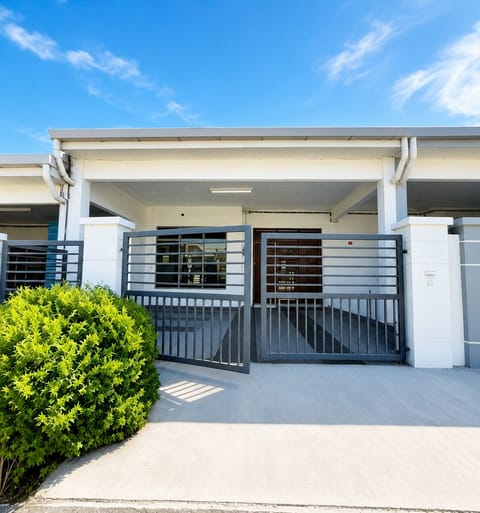 Jalan Bangau 2 Bandar Putra Kulai | 4 Bedroom Freehold Terrace | RM490K