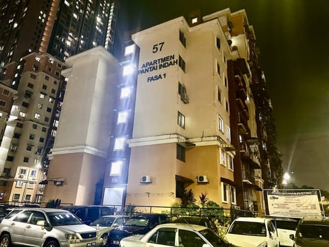 Freehold Apartment Pantai Indah,Pantai Dalam  Fasa 1, Blok 57 . (Near KTM Pantai Dalam)(good for investment)
