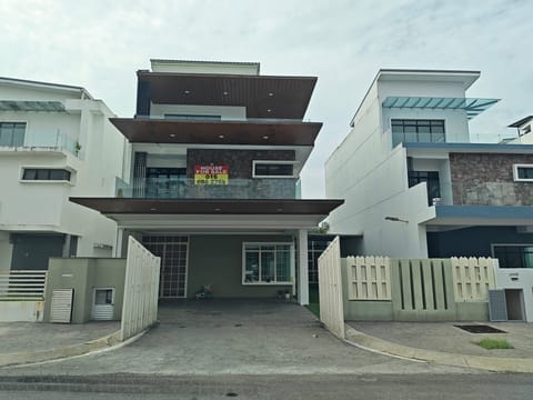 Quas Residence, Taman Bukit Ria Kajang, Zero Lot Bangalow
