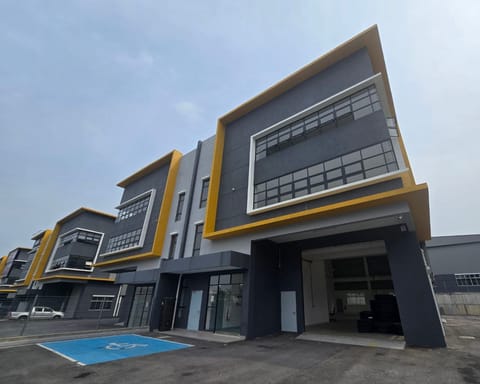 CORNER LOT 3 STOREY SEMI DETACH WAREHOUSE FACTORY XME NILAI