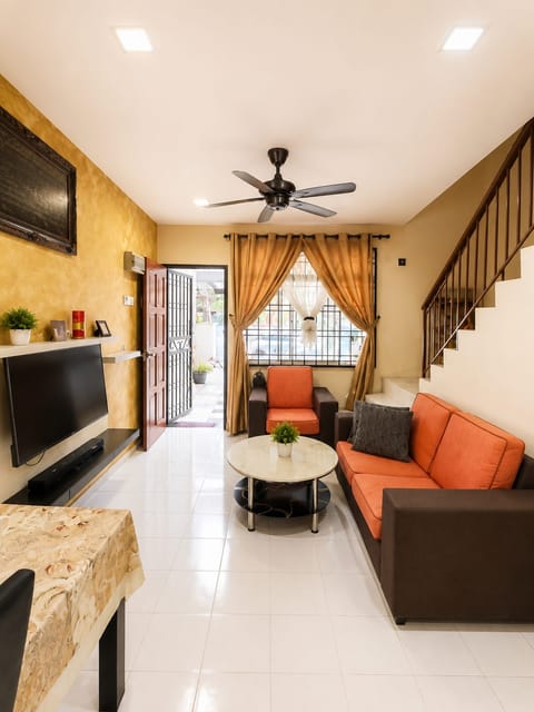 Jalan Ara, Bandar Putra Kulai | Renovated 3 Bedroom House | RM360K