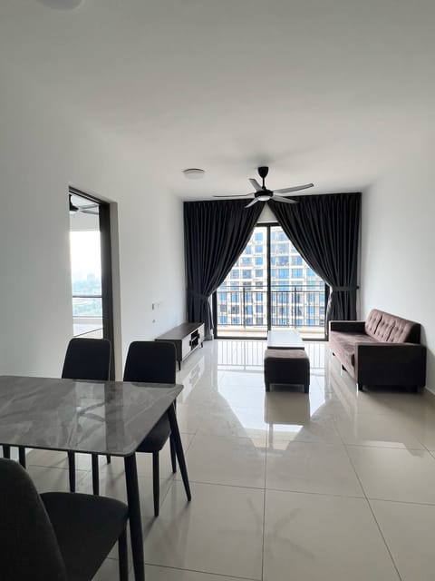 Country Garden Central Park Phase 2 @ Tampoi 2 Beds 2 Baths for Rent